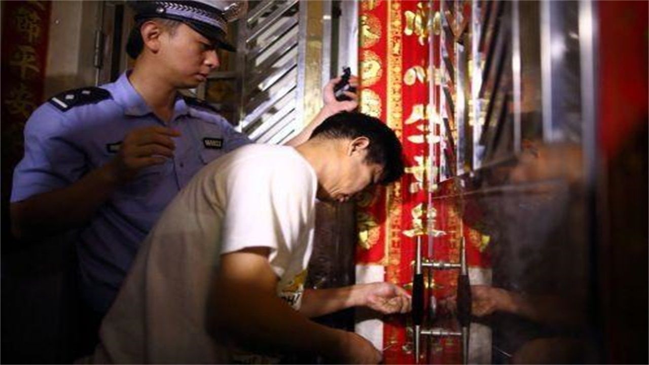 石家庄请开锁师傅开了锁后，师傅